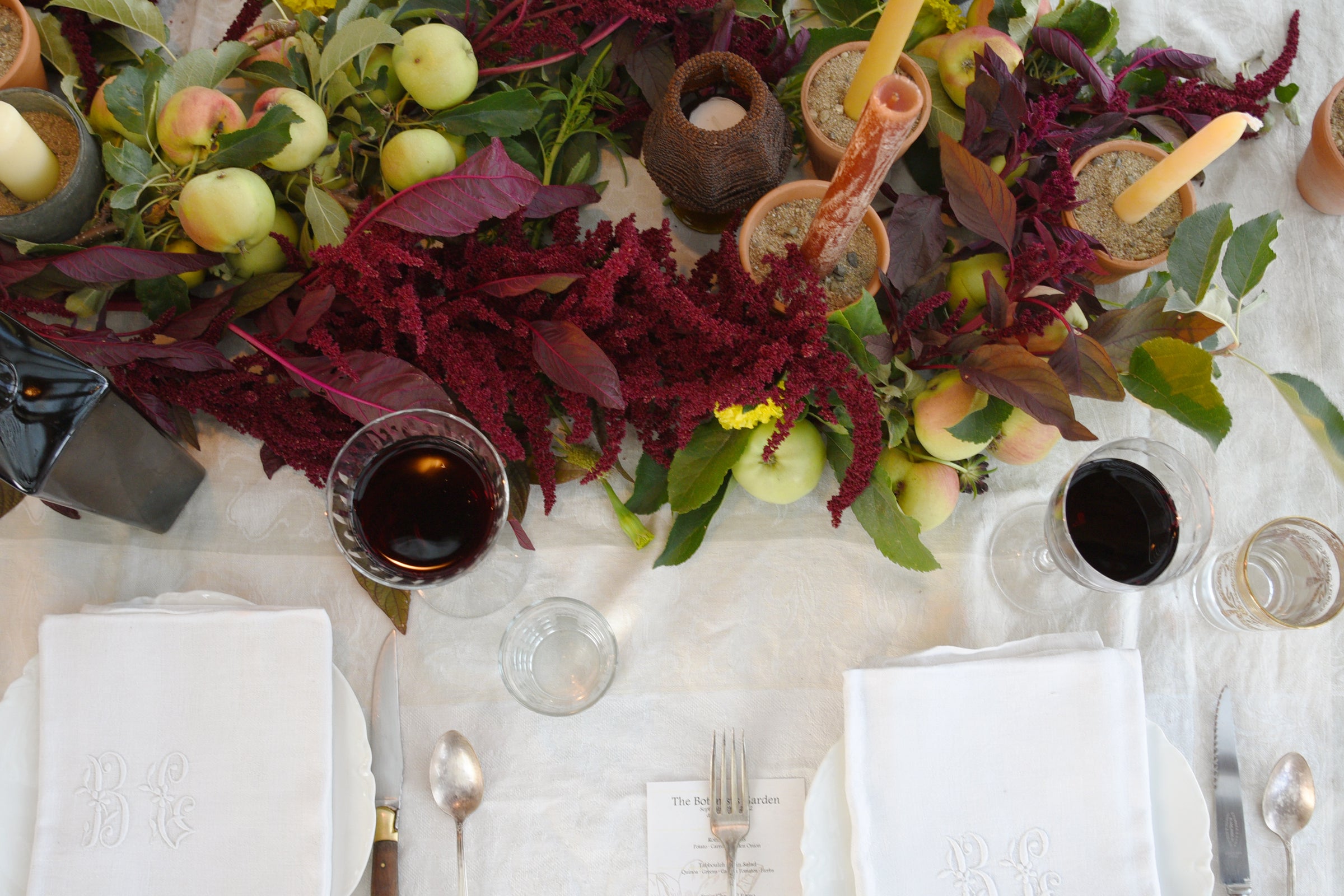 Outdoor dinning at Hunter Moon Homestead